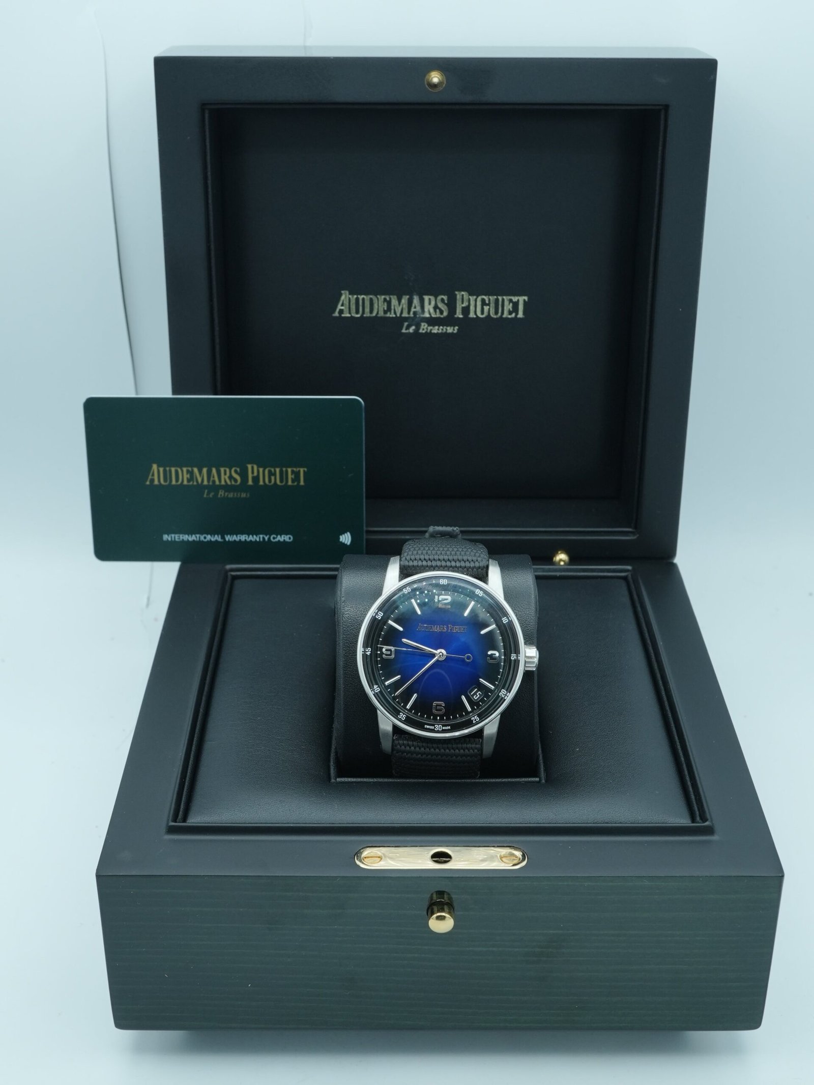 Audemars Piguet Code 11.59 41 mm / White Gold Blue Dial – Bild 2